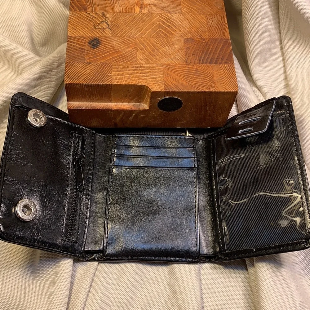 NWOT Scull/flames tri-fold real leather wallet - Picture 9 of 15